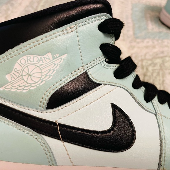 Nike Air Jordan 1mid High-Tops in Teal/ Mint and Black - Picture 3 of 9